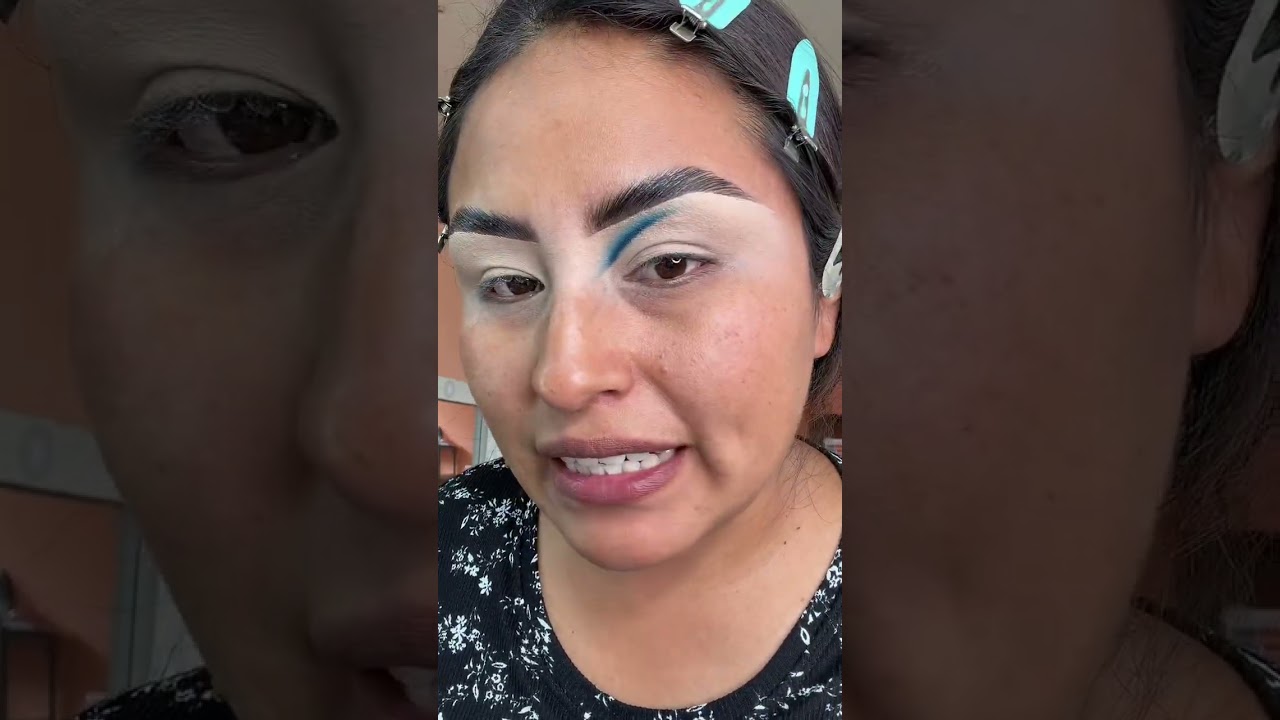 Maquillaje paso a paso en tonos fríos azul y lila 
