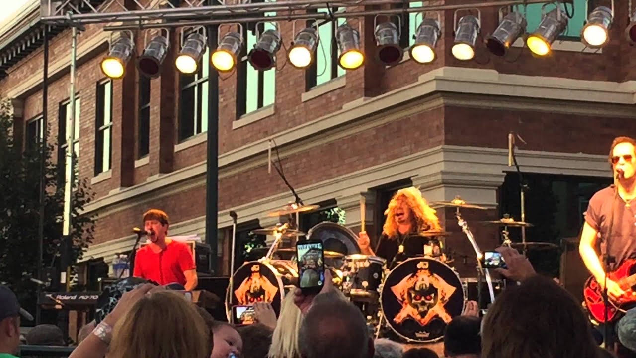 When i look into your eyes live in dickinson,ND