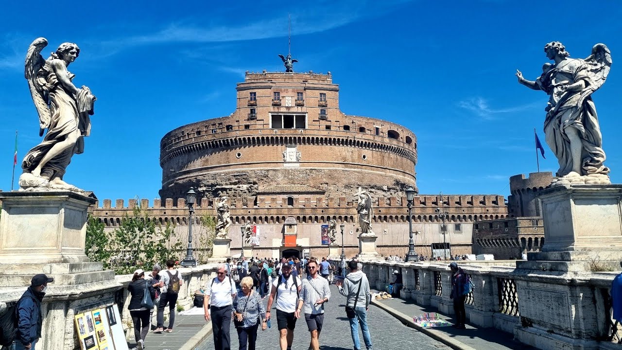Walking in Rome (Italy)