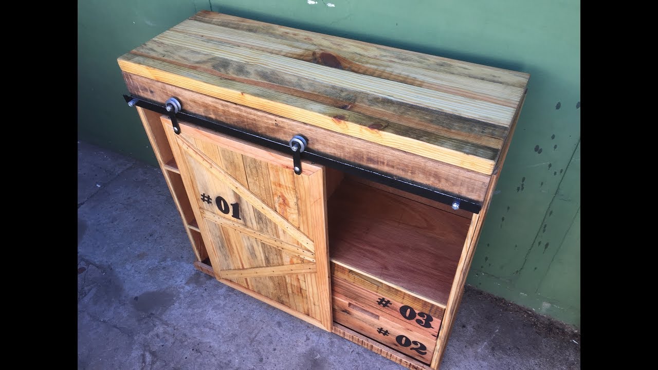 MUEBLE INDUSTRIAL con PUERTA CORREDIZA de  PALLET