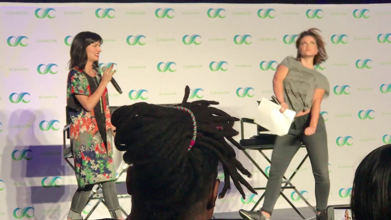 Elise and Natasha act iconic romances Clexacon2018