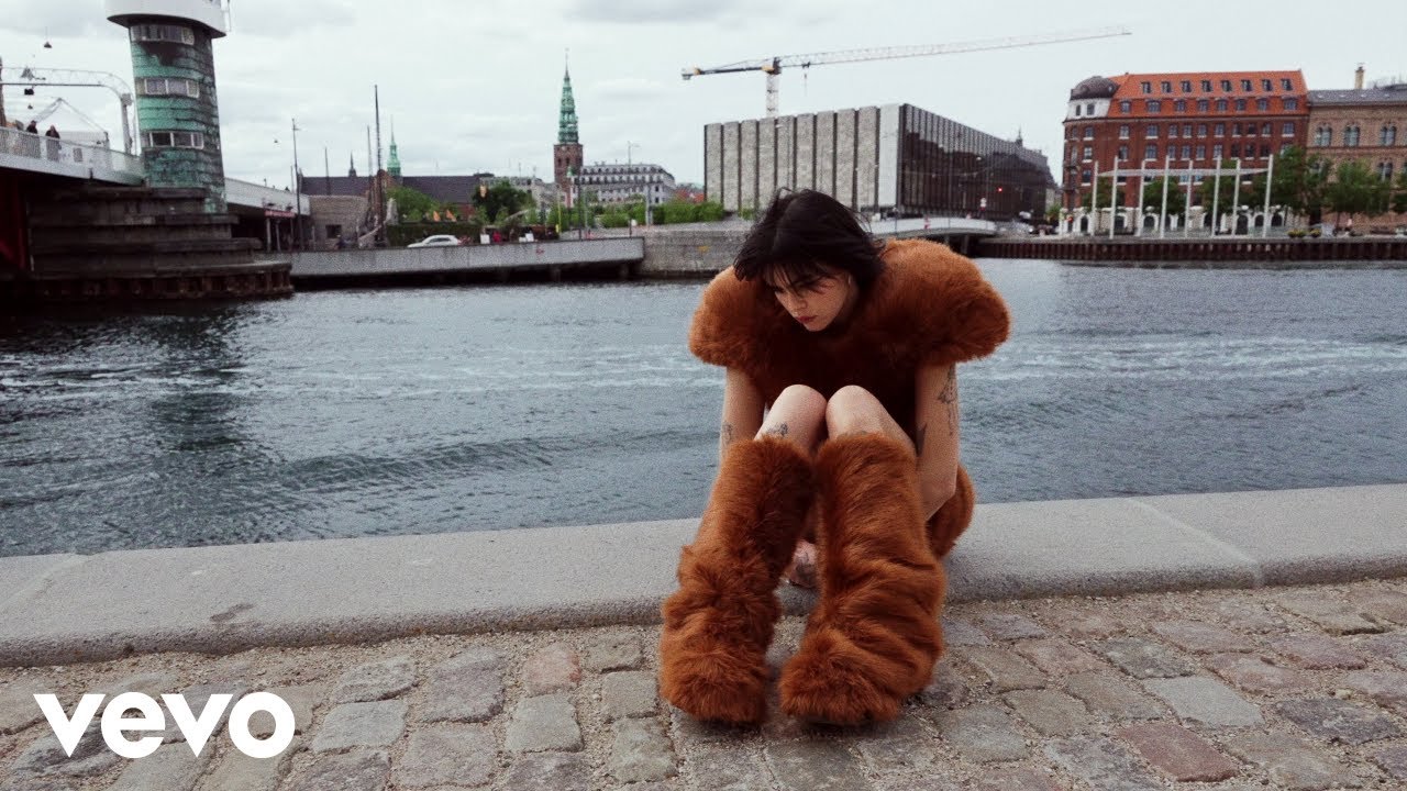 BENEE - Cinnamon (Official Video)