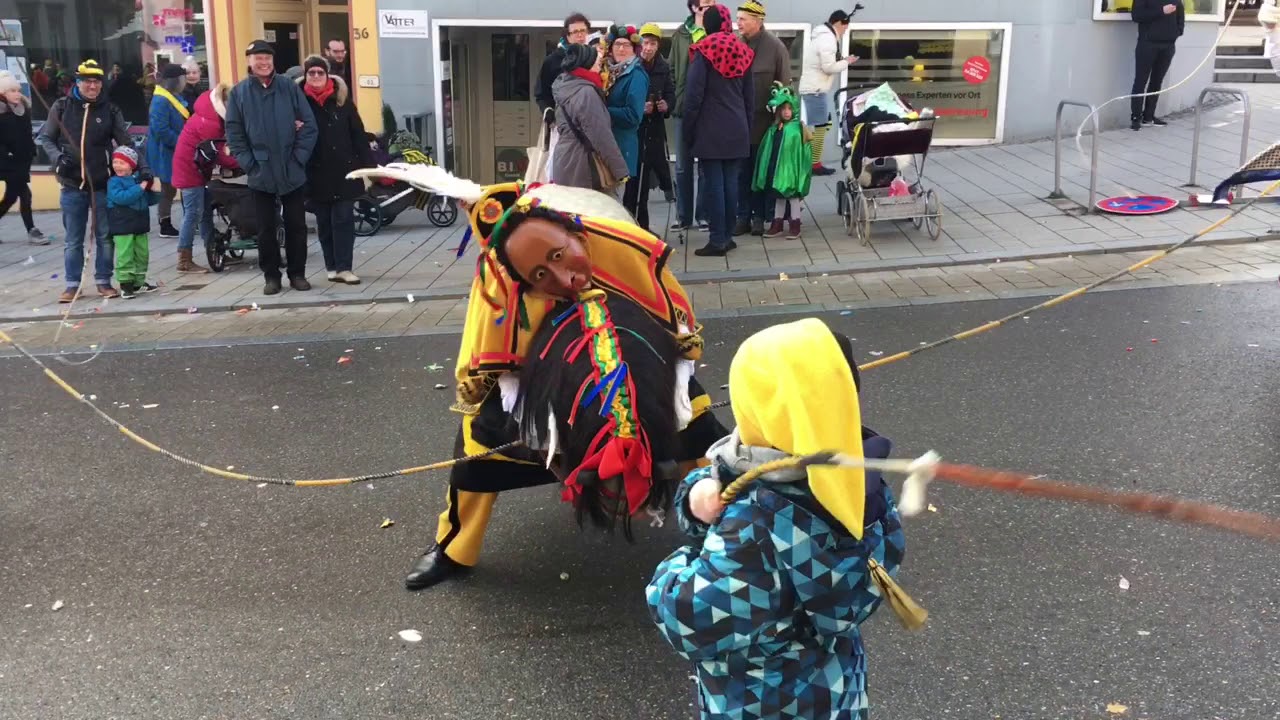 Rössle treiben an der Rottweiler Fasnet 2019