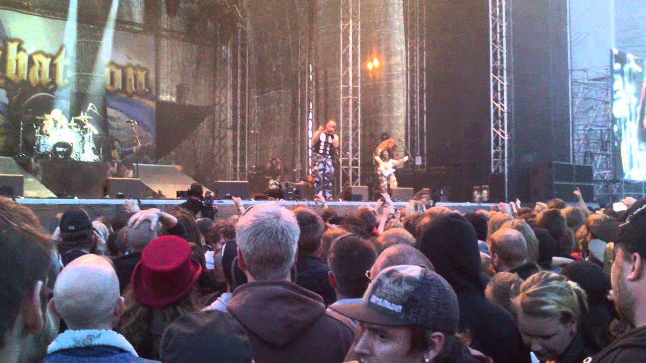 Sabaton Snowy Shaw får mikrofonen på metaltown 2013