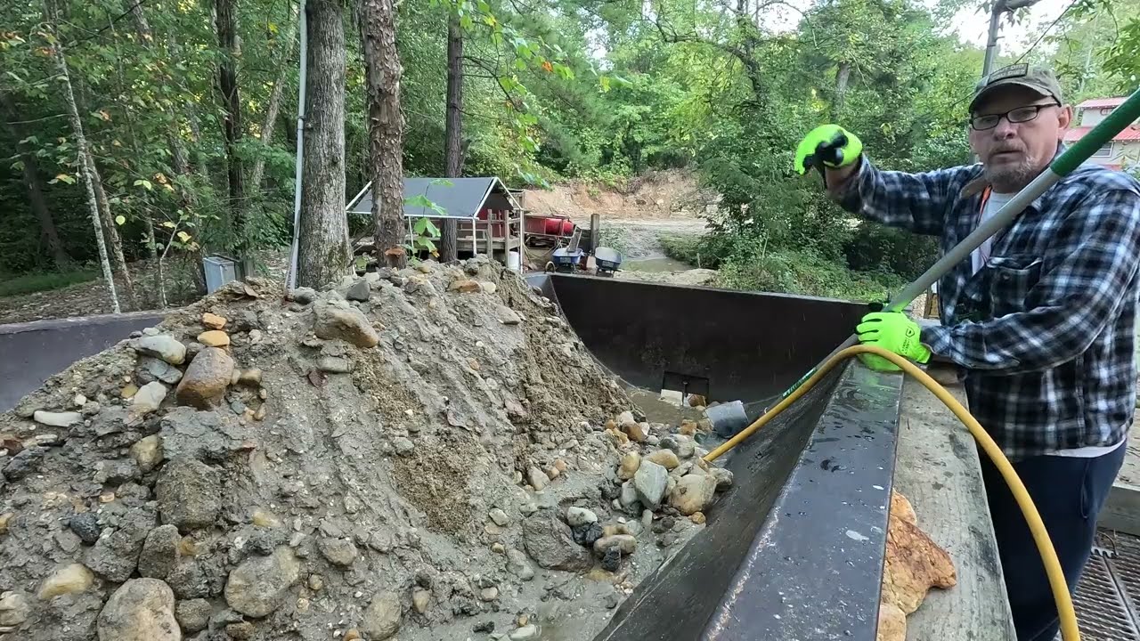 I bought over 4000 pounds of GOLD paydirt, how much will we find? Thermal City NC Gold Camp Trommel