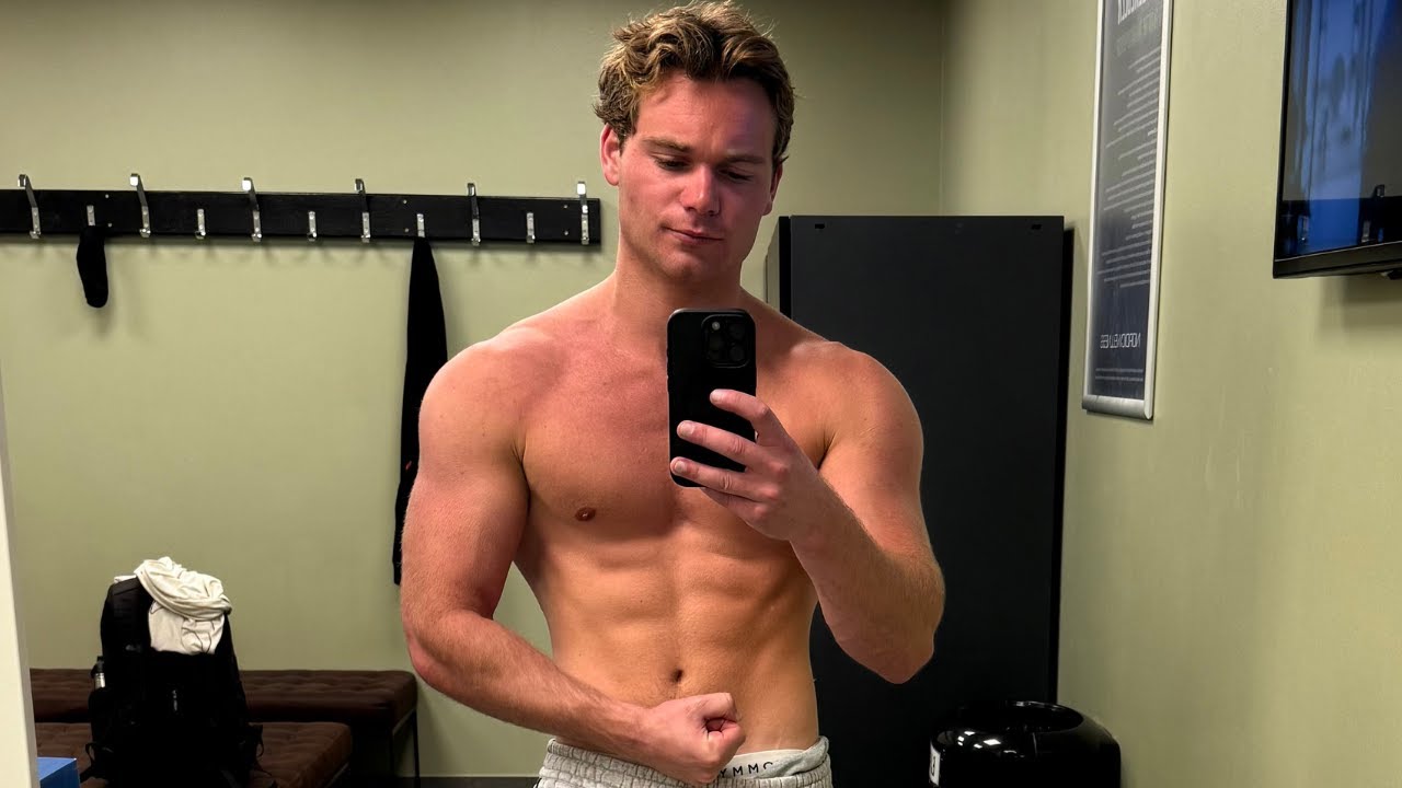 How Girls Act When You're Actually Jacked