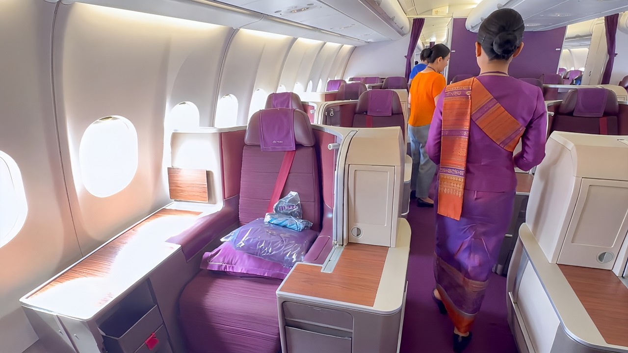 Thai Airways Business Class Airbus A330-300 | Tokyo to Bangkok (Flight Review)