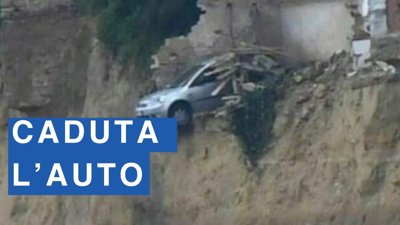 Frana Niscemi, l'auto in bilico è precipitata nel burrone: era il simbolo della frana