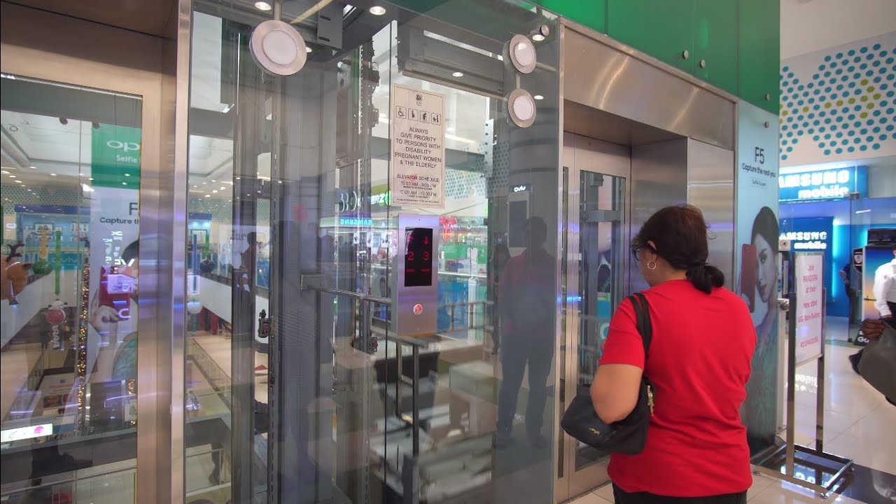 Philippines, SM Fairview, 1X elevator + walking around