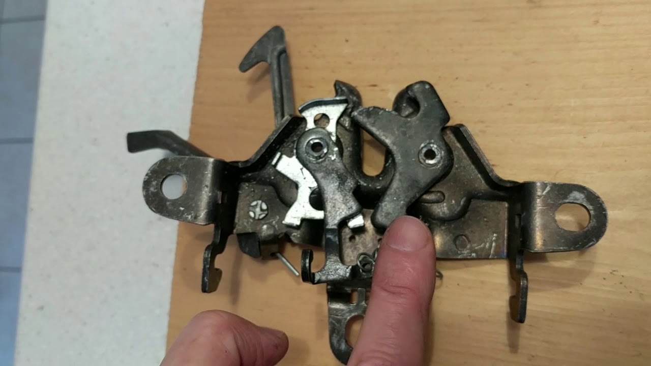 2004 Toyota Corolla Hood Latch