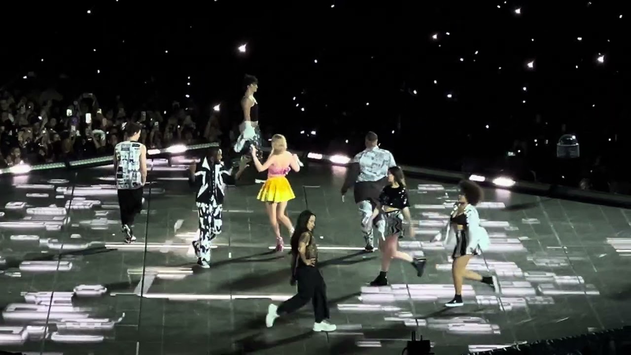 Taylor Swift - Style LIVE - (Lisbon - 25/05/2024 - The Eras Tour)