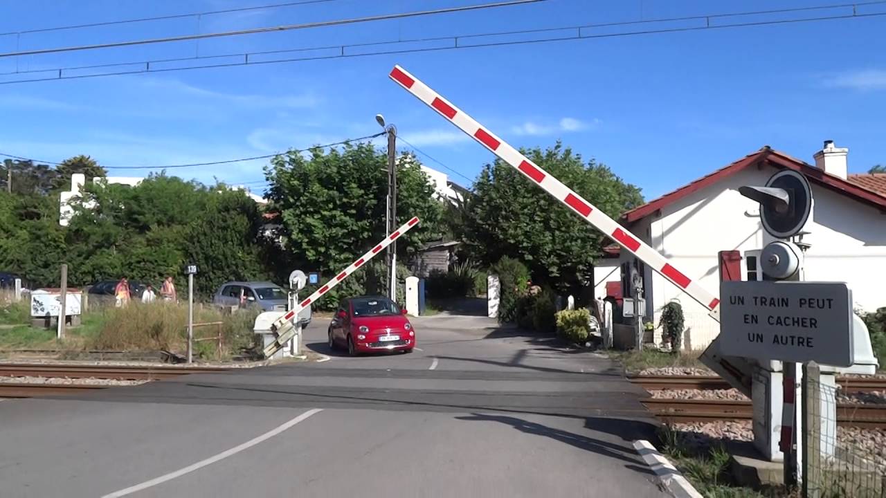 CROISEMENT DE TGV AU PN DE GUETHARY
