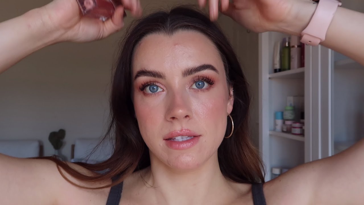 Mini Beauty Room Tour & My Work Makeup