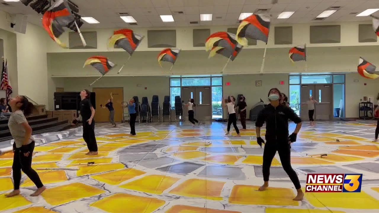 Средняя школа Palm Desert Charter вошла в историю, приняв участие в чемпионате мира WGI Color Gua...