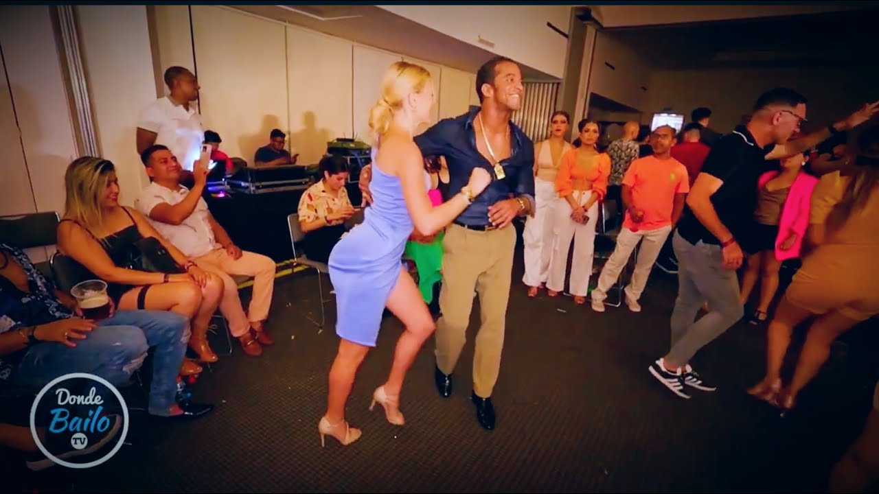 Maestro Maykel Fonts Sonr&iacute;e Bailando Salsa | Festival Oaxaca Salsa Bachata Paramount Cup