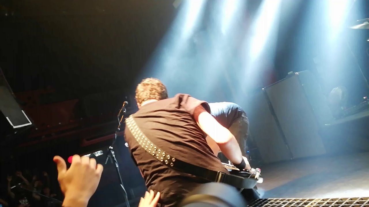 Berri Txarrak - Denak Ez Du Balio - Live Barcelona Sala Apolo 02/11/19
