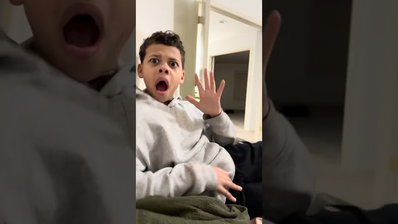 Сказал плохую шутку, а потом очень громко рассмеялся. Розыгрыш 🤣🤣🤣