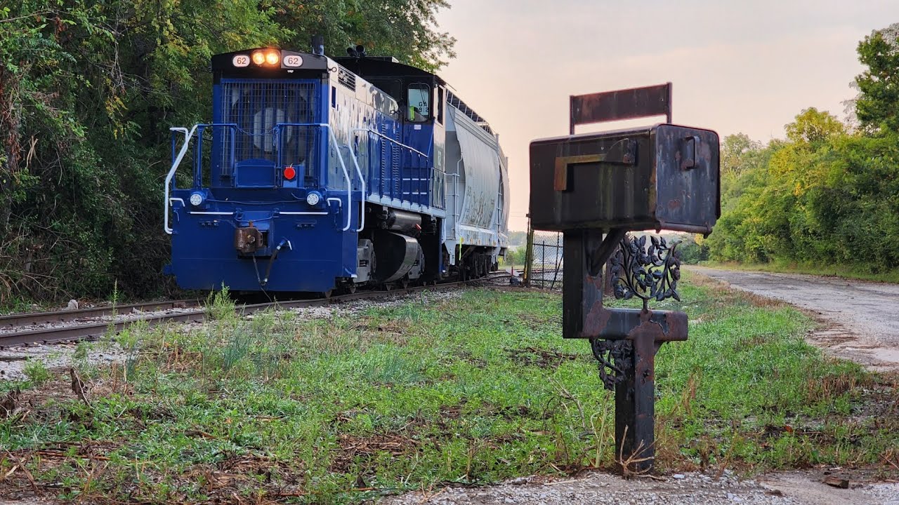 12 Minutes of an EMD SW1000 Switching