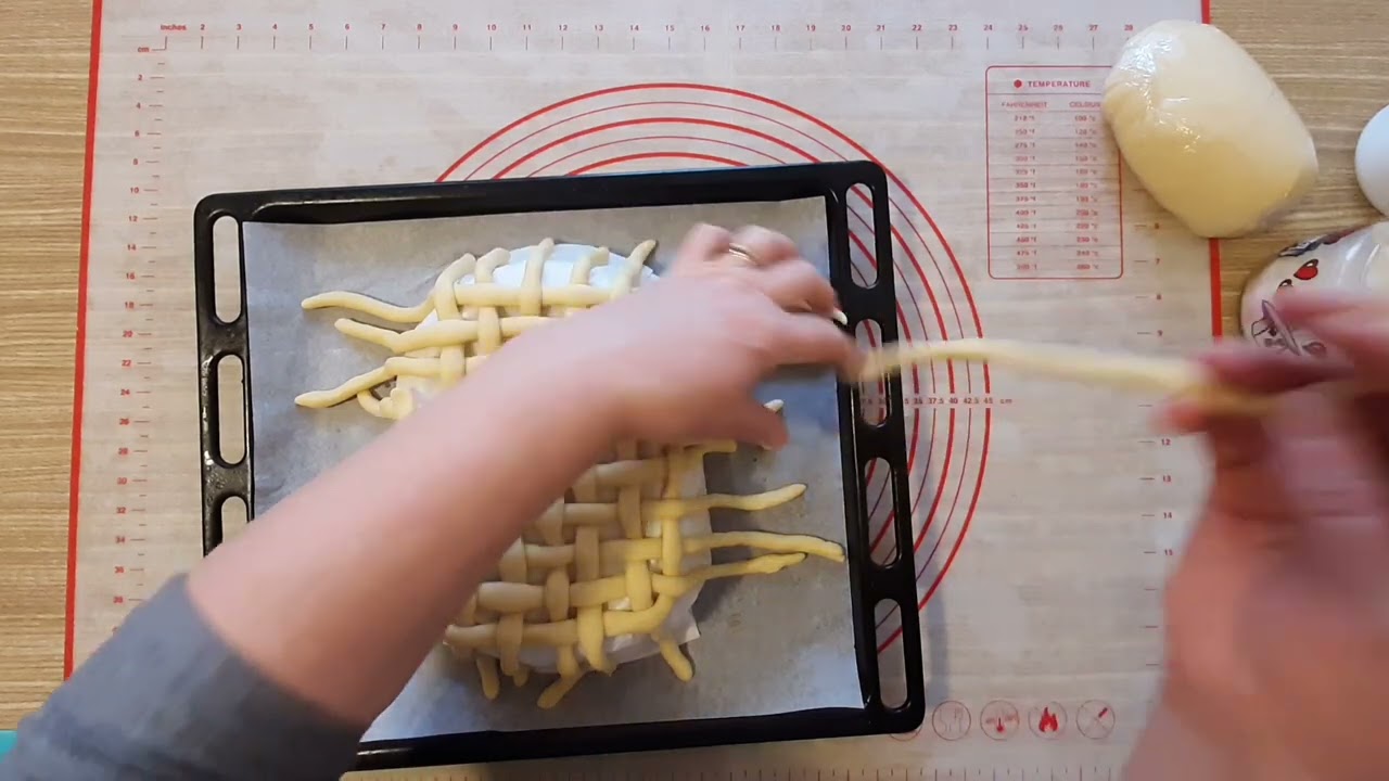 Coşuleț din aluat de pâne / Cestino di pane