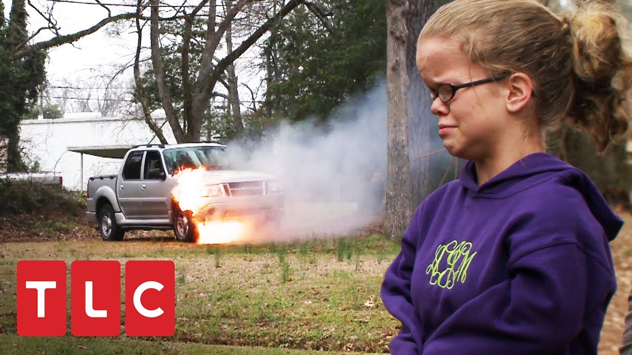 ¡Camioneta se incendia con mamá Johnston dentro! | Una gran familia | TLC Latinoamérica