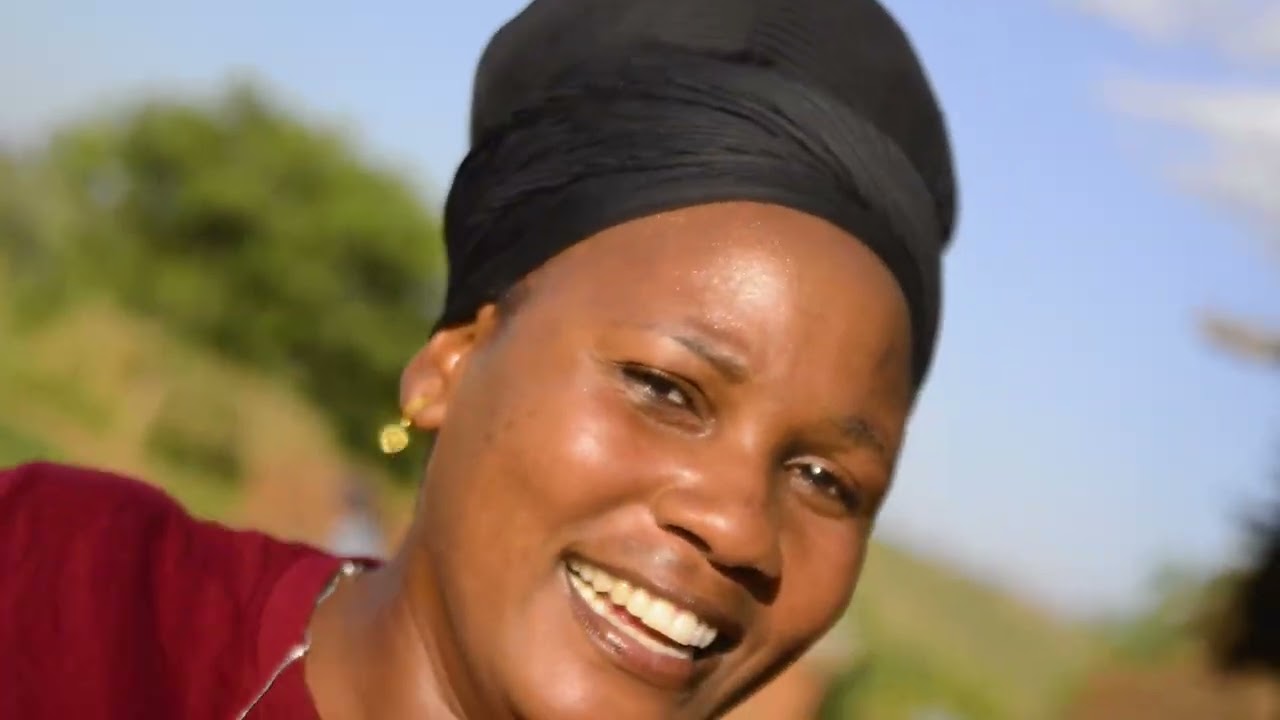 THE CONFIDENCE VOICES. AKUNAMA.