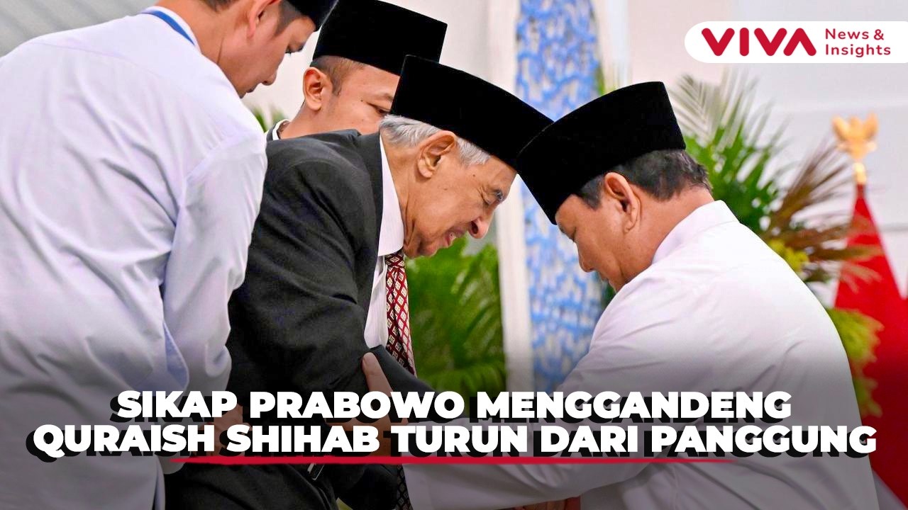 Momen Mengharukan: Prabowo Bantu Ulama Senior di Istana
