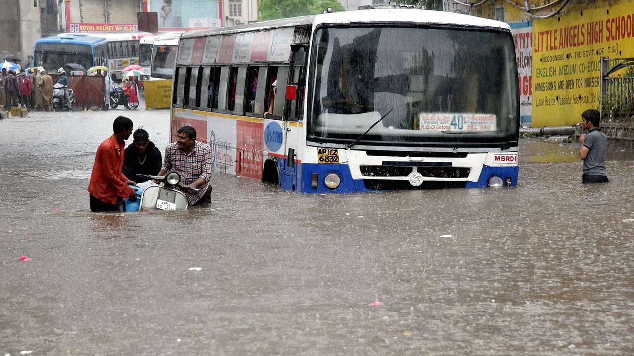 Andhra Pradesh face flood like situation cause of heavy rainfall | Oneindia News