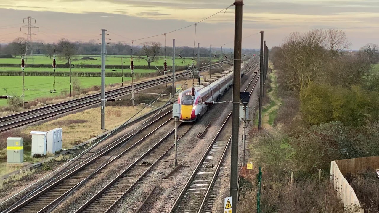 LNER AZUMA 80x*** on ECML does two tone horn - 30 December 2020