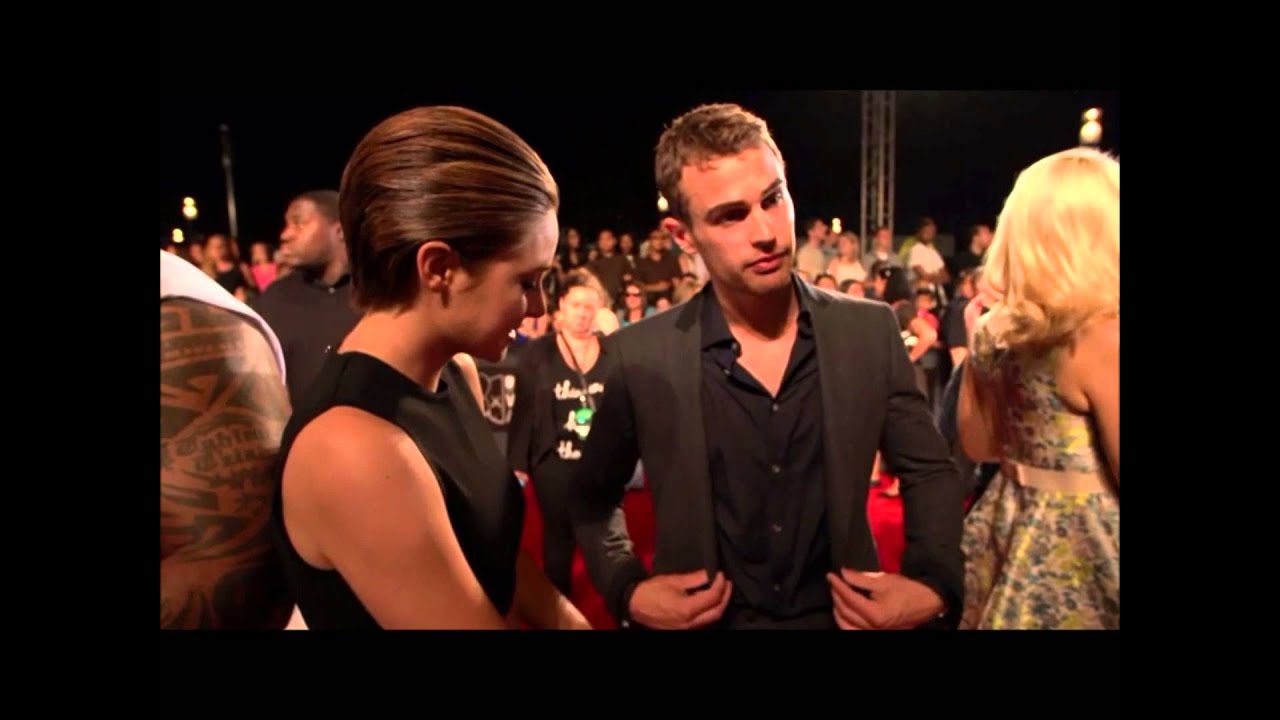 Shailene Woodley y Theo James en los VMA 2013. [Subtitulado HD]