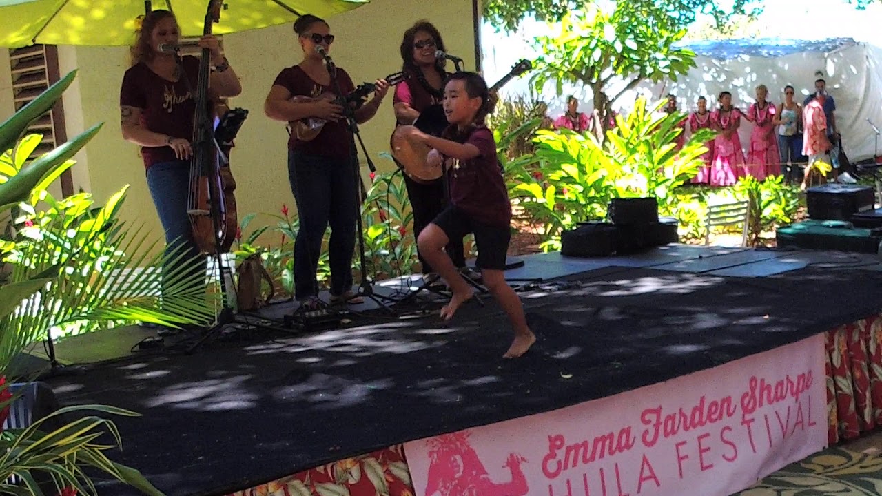 Hālau Kekuaokala'au'ala'iliahi and Ahumanu - Henehene Kou Aka