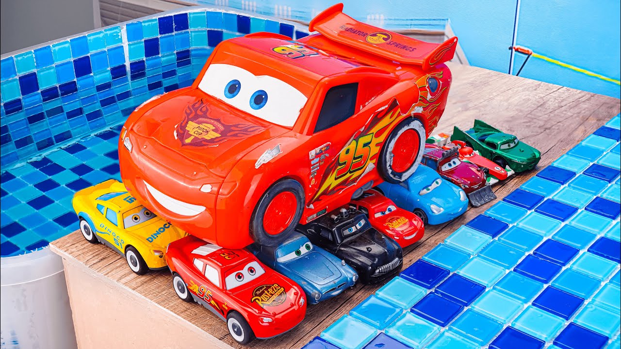 Disney Pixar Cars Unboxing Review | Disney Pixar Cars McQueen in Driving Race