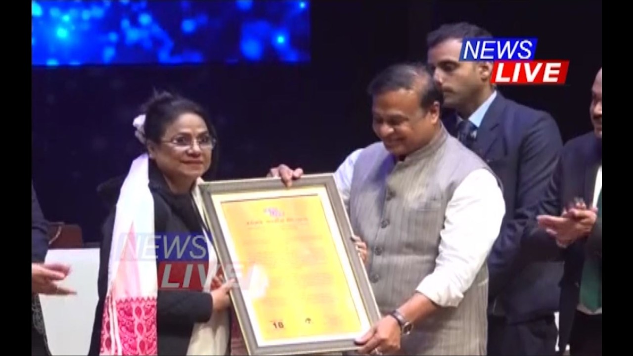 নিউজ লাইভৰ ১৮ বছৰীয়া বৰ্ষপূৰ্তি, বলীউডৰ 'বেণ্ডিত কুইন', সীমা বিশ্বাসলৈ 'বৰ্ষশ্ৰেষ্ঠ অসমীয়া' বঁটা