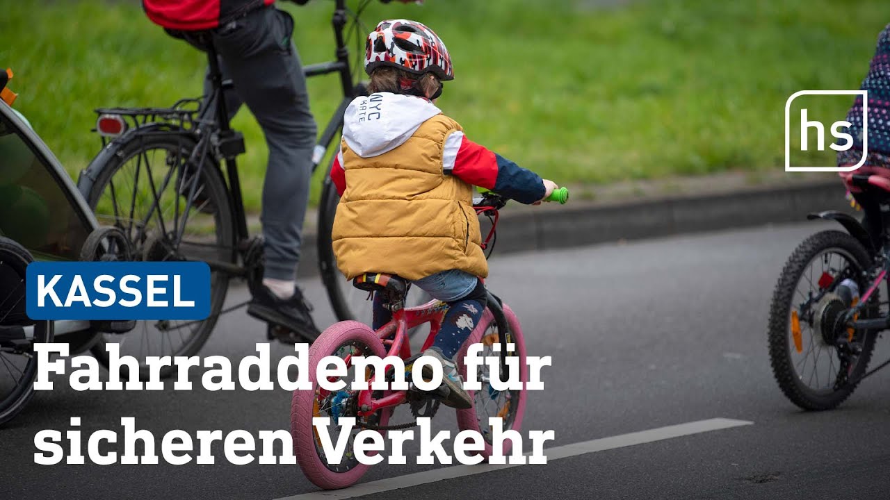 Kinder und Eltern demonstrieren für mehr Sicherheit im Verkehr | hessenschau