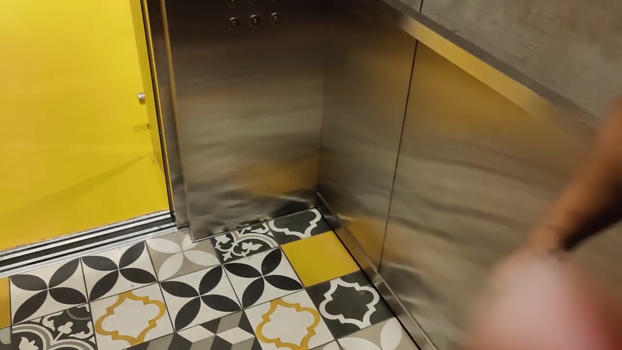 Toppen Johor Bahru elevator 🛗