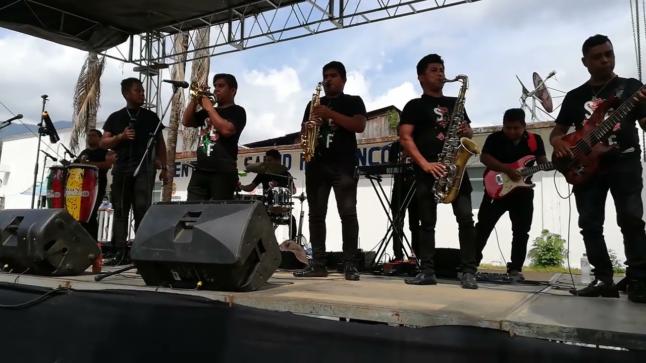Chuy Diaz & su estilo Huehueteco... en iliatenco Guerrero... (D.A.R).