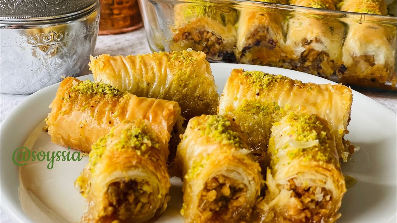 Baklava  ( baklawa ) rolls  - Amande Pistache