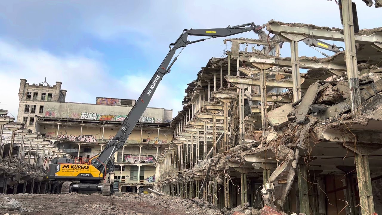 VOLVO EC480EHR&hellip; Der neue Volvo Abbruchbagger von K&uuml;pers im Einsatz