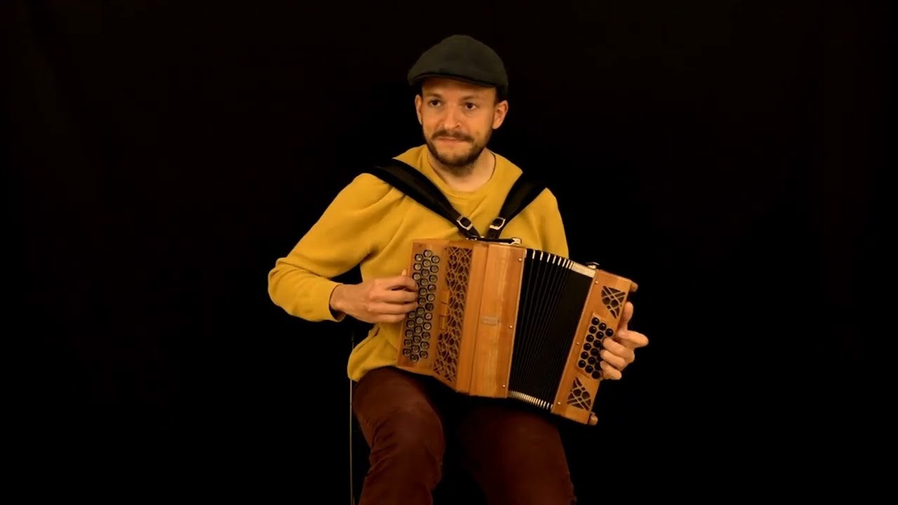 32. Dues polques per a 21 BOuTONS - polkas (Pere Romaní) ****