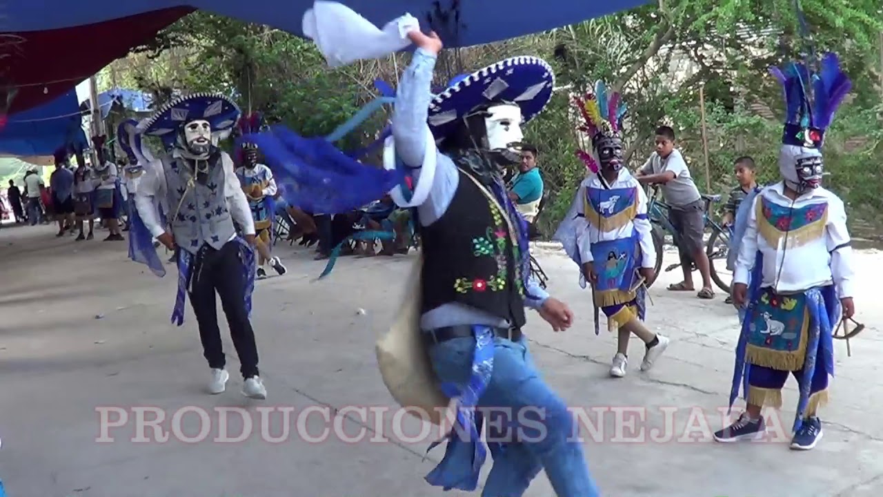 DANZA DE LOS CHIVOS Y DE LOS MECOS AZULES