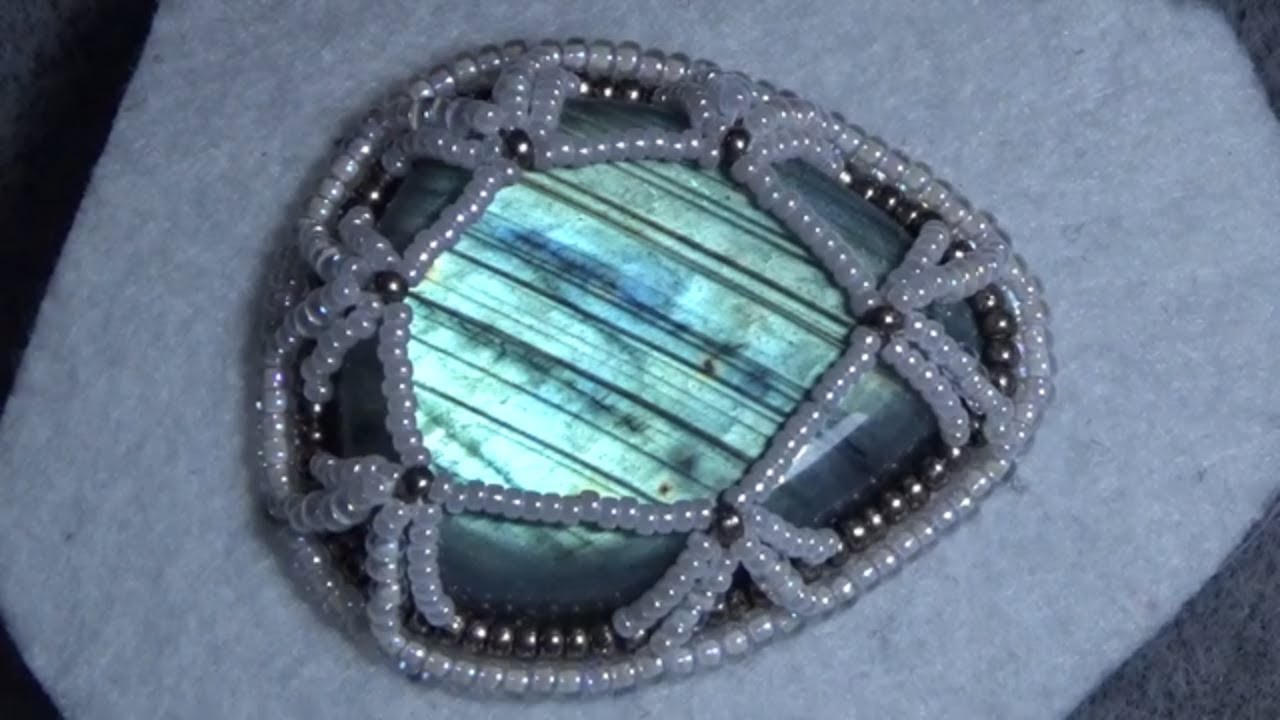 Tutorial: Beaded embroidery Techniques, Embellishing Freeform Bezel.