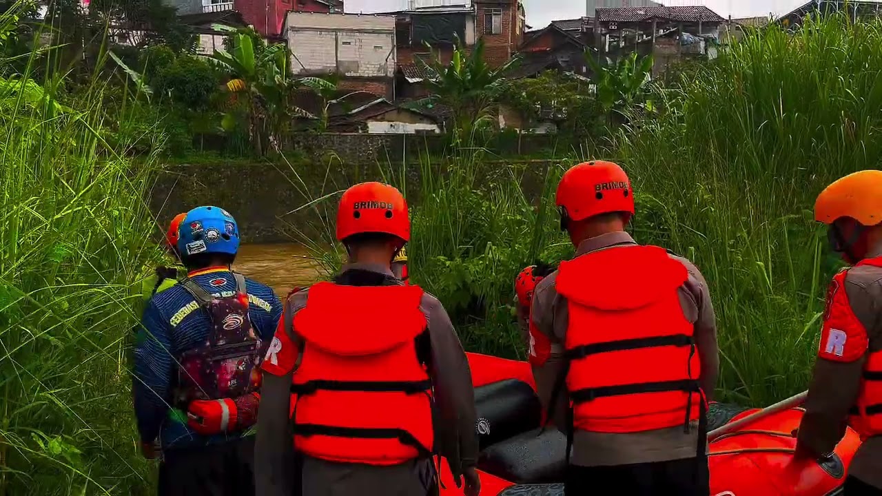 Tim SAR Brimob Jabar Temukan Korban Hanyut di Sungai Cimanuk, Kab. Garut