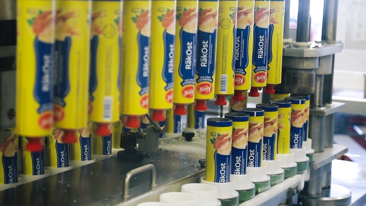 Så gör man mjukost - besök i Kavlis fabrik