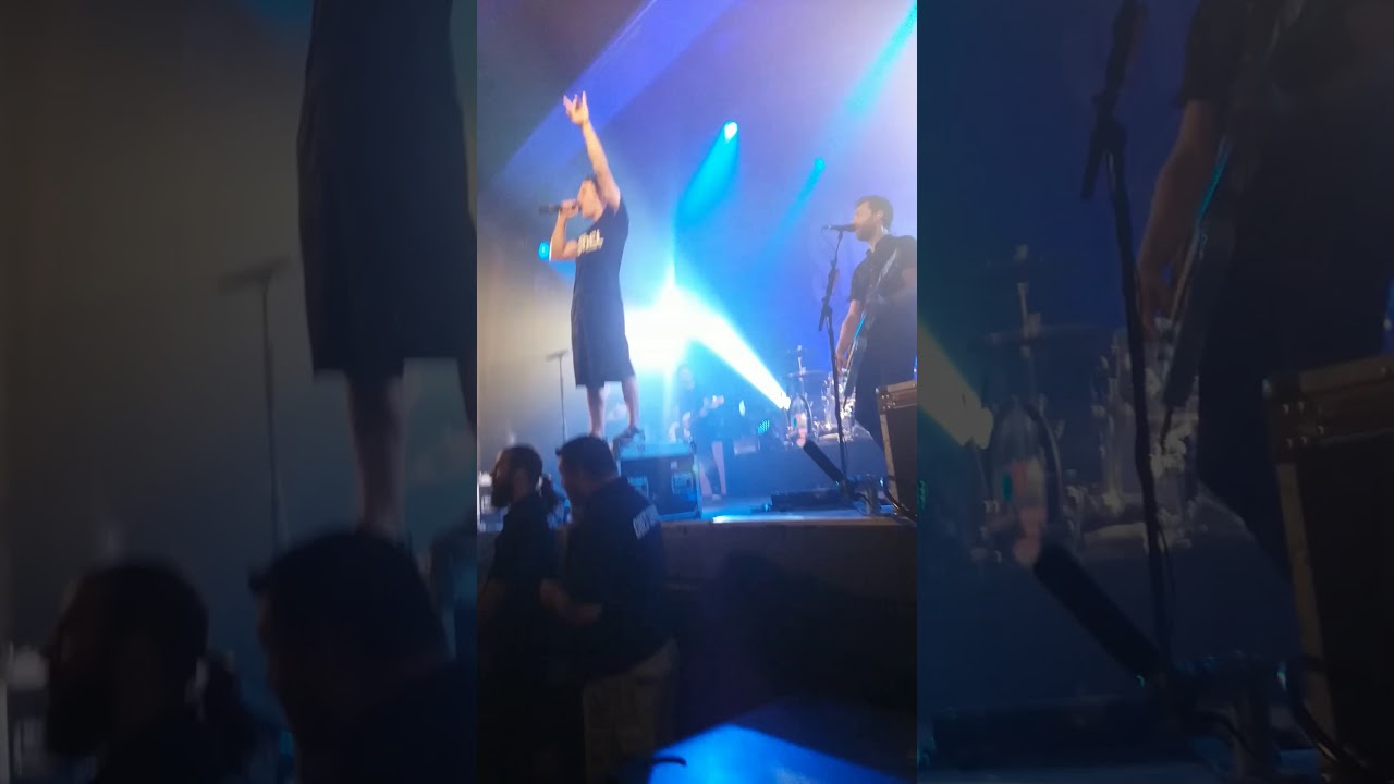 Chuck stage dives in Cincinnati!! (Grow Up-Simple Plan)