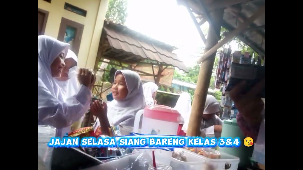 Kalau anak anak siang favoritnya pada jajan apa ya 🤔 kantin SDN jeungjing 1 😉