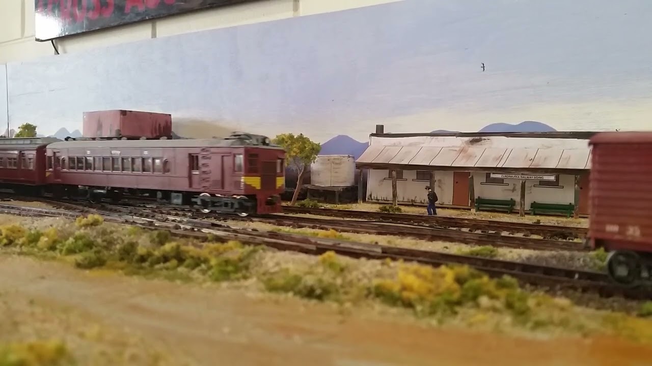 4.  Rail Motor idles through Curdimurka.