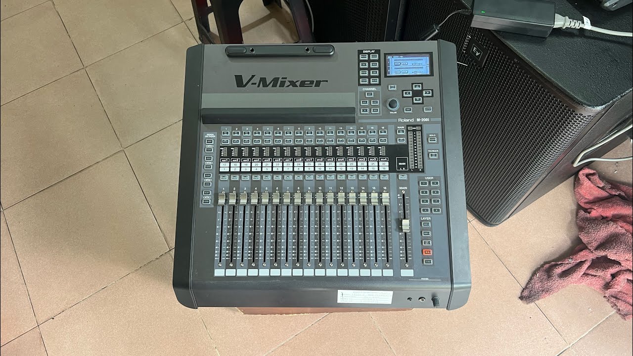Mixer Roland M-200i h&agrave;ng đẹp cập bến