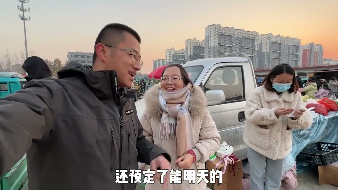 时隔半年小两口重操旧业，摆摊第一天完全超预期，这买卖还能做吗 #摆摊日记