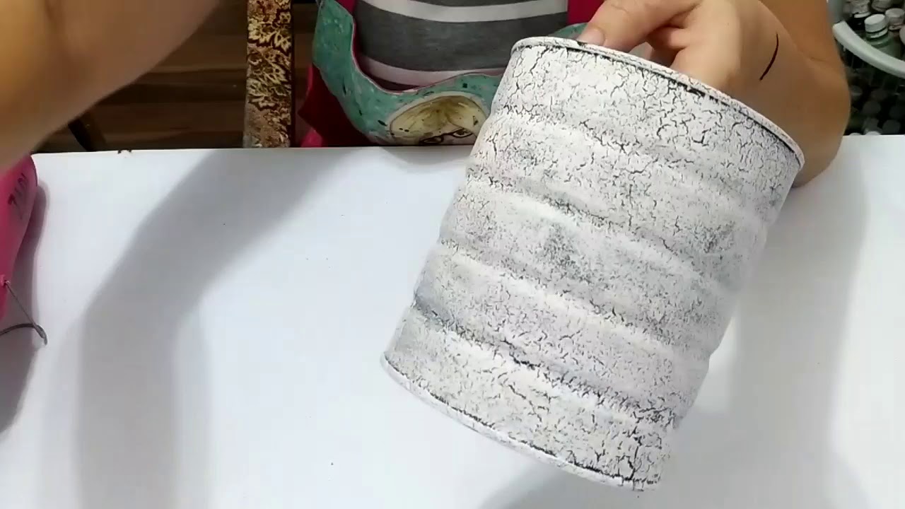 DIY VOCÊ VAI AMAR  APRENDER  CRAQUELÊ COM COLA EM LATA !!! IDEIA DE LATA DECORADA SUPER CHIC !!!!