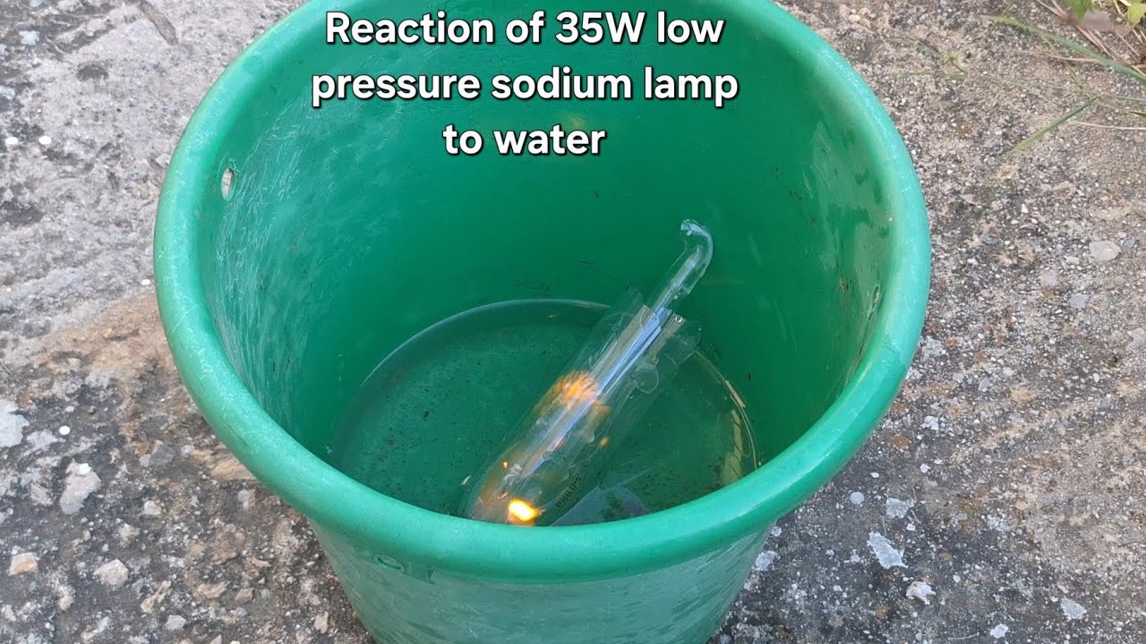 Broken low pressure sodium lamp and reaction with water