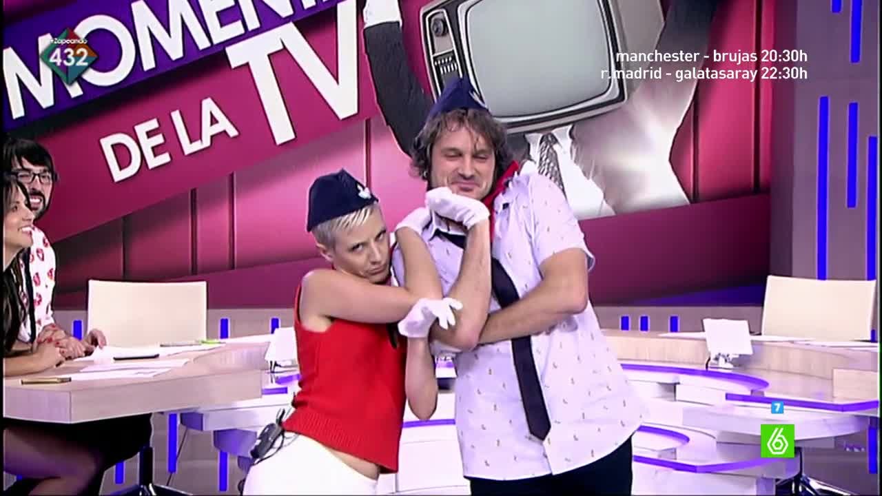 Sara Escudero y Salva Reina se convierten en los azafatos de Zapeando